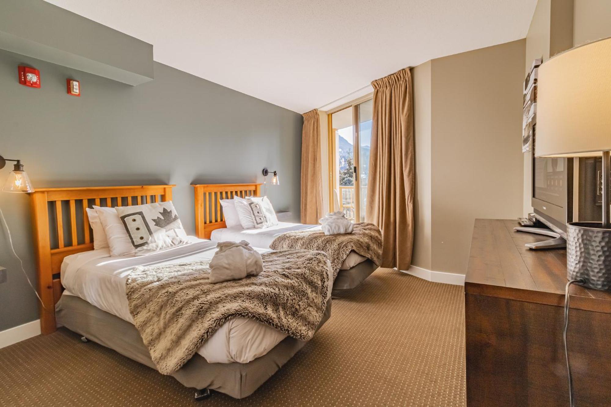 Cascade Lodge By Elevate Vacations Whistler Exterior photo